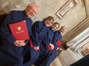 Members in the South Transept awaiting the start of evensong